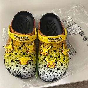 NWT Pikachu Pokémon x CROCS W9